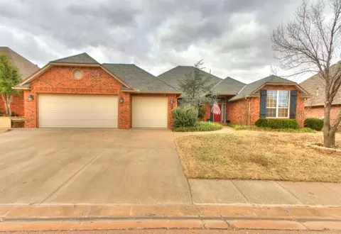 16513 Village Garden Dr, Edmond, OK 73012