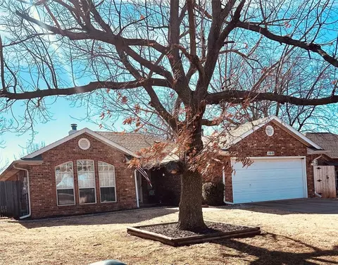 1018 Dustin Dr, Edmond, OK 73003