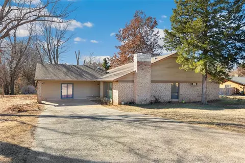 1008 Shelly Ln, Edmond, OK 73034