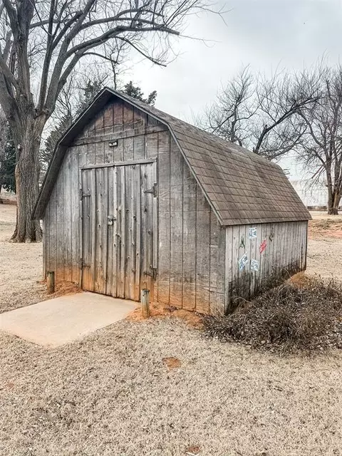 114 W Pine St, Binger, OK 73009 photo 36