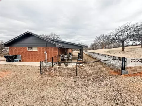 114 W Pine St, Binger, OK 73009 photo 8