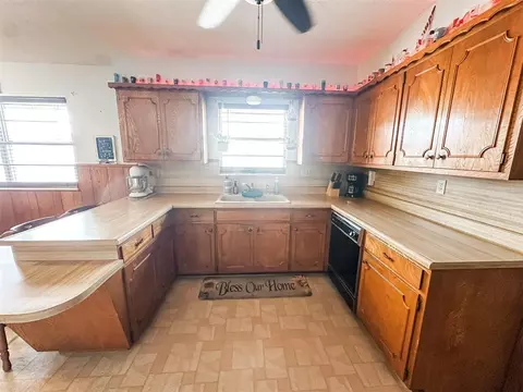 114 W Pine St, Binger, OK 73009 photo 13