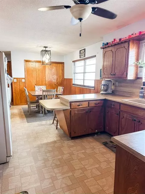 114 W Pine St, Binger, OK 73009 photo 11