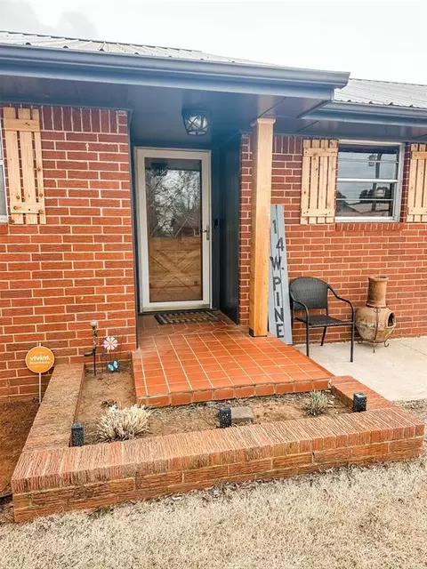 114 W Pine St, Binger, OK 73009 photo 2