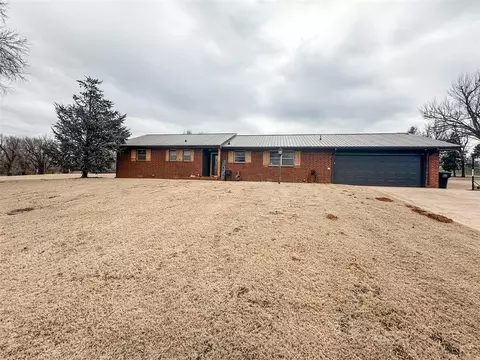 114 W Pine St, Binger, OK 73009 photo 3