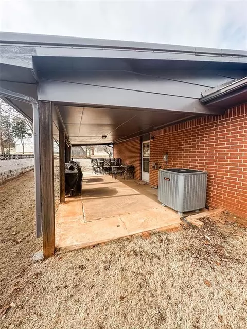 114 W Pine St, Binger, OK 73009 photo 9