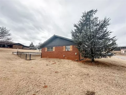 114 W Pine St, Binger, OK 73009 photo 5