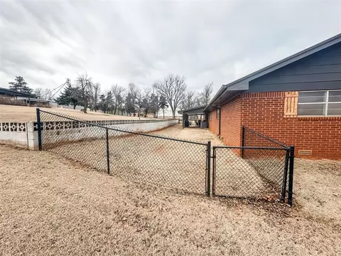 114 W Pine St, Binger, OK 73009 photo 6