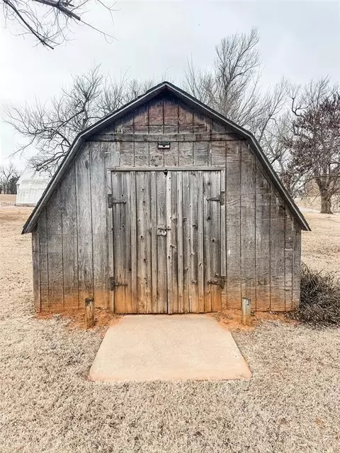 114 W Pine St, Binger, OK 73009 photo 37