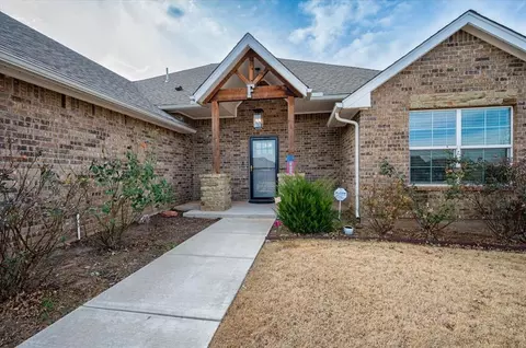 1013 Pacific Ave, Newcastle, OK 73065