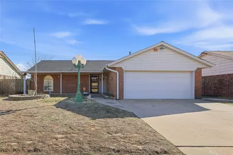 1132 NW 6th Pl, Moore, OK 73170