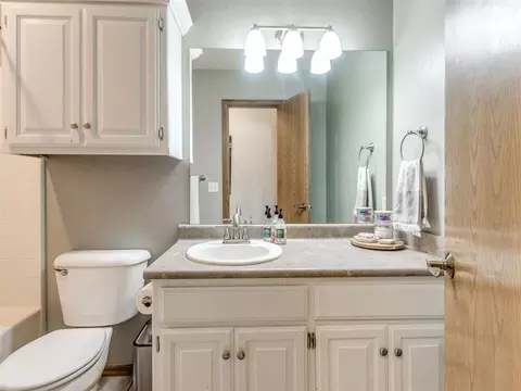 Bath - 1874 E Rock Creek Rd, Tuttle, OK 73089 photo 4 of 5