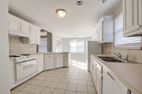720 Elder Ln, Mustang, OK 73064 photo 17