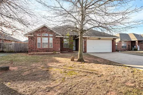 720 Elder Ln, Mustang, OK 73064 photo 3
