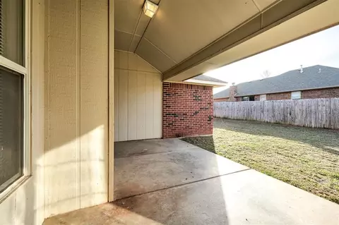 720 Elder Ln, Mustang, OK 73064 photo 32