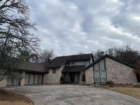 1004 Oak Tree Dr, Edmond, OK 73025