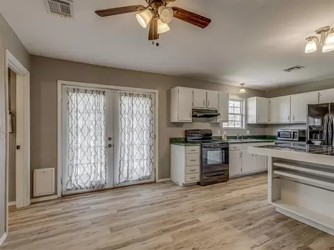Kitchen - 2124 Oakside Dr, Norman, OK 73071 photo 7 of 7