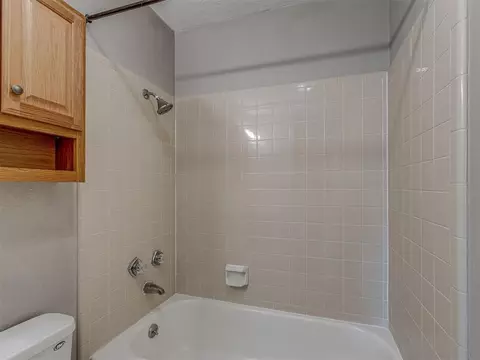 Bath - 2124 Oakside Dr, Norman, OK 73071 photo 8 of 8