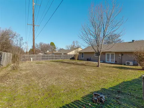 Exterior - 2124 Oakside Dr, Norman, OK 73071 photo 3 of 5