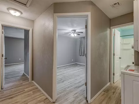 Entry Way - 2124 Oakside Dr, Norman, OK 73071 photo 2 of 2