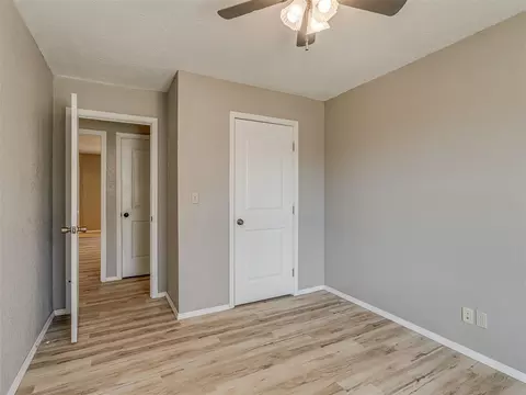 Bedroom - 2124 Oakside Dr, Norman, OK 73071 photo 7 of 8