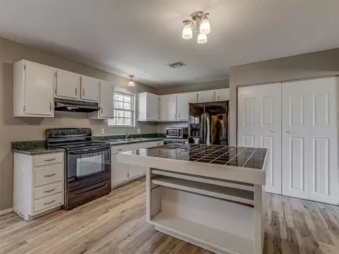 Kitchen - 2124 Oakside Dr, Norman, OK 73071 photo 2 of 7