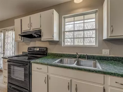 Kitchen - 2124 Oakside Dr, Norman, OK 73071 photo 6 of 7