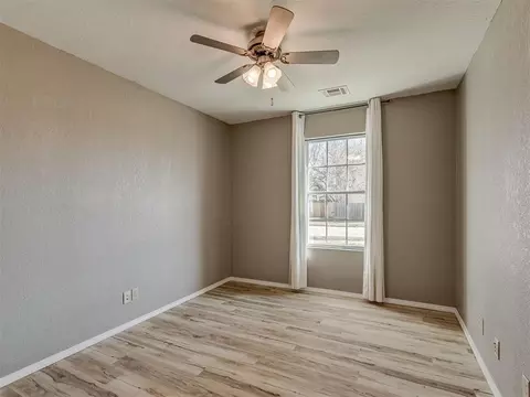 Bedroom - 2124 Oakside Dr, Norman, OK 73071 photo 6 of 8