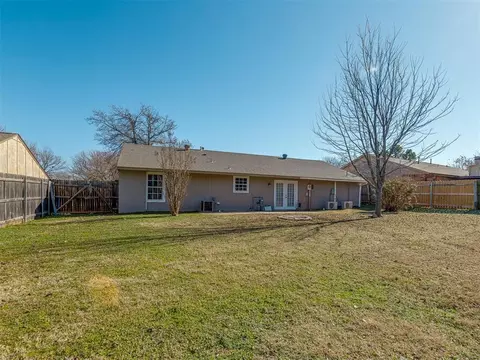 Exterior - 2124 Oakside Dr, Norman, OK 73071 photo 4 of 5