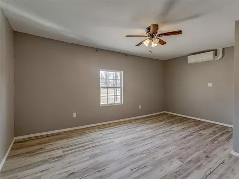 Living - 2124 Oakside Dr, Norman, OK 73071 photo 6 of 7