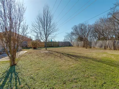 Exterior - 2124 Oakside Dr, Norman, OK 73071 photo 5 of 5
