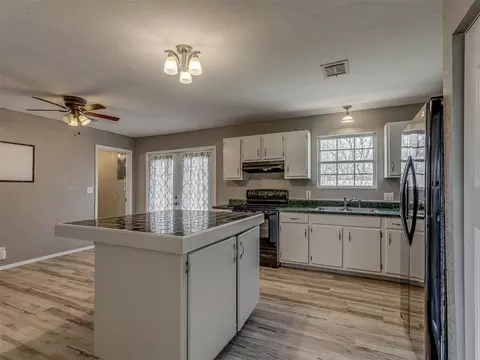Kitchen - 2124 Oakside Dr, Norman, OK 73071 photo 1 of 7