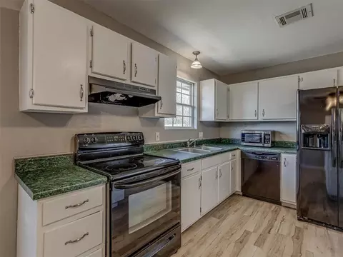 Kitchen - 2124 Oakside Dr, Norman, OK 73071 photo 3 of 7