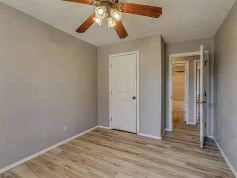 Bedroom - 2124 Oakside Dr, Norman, OK 73071 photo 5 of 8