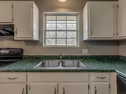 Kitchen - 2124 Oakside Dr, Norman, OK 73071 photo 5 of 7