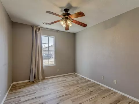 Bedroom - 2124 Oakside Dr, Norman, OK 73071 photo 4 of 8