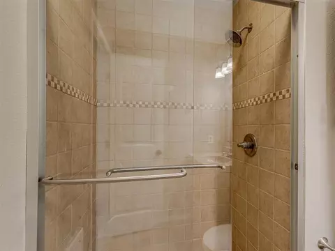Bath - 2124 Oakside Dr, Norman, OK 73071 photo 5 of 8