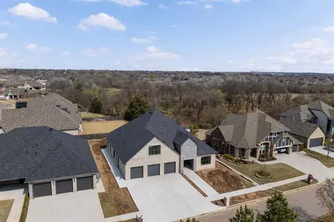 10045 SW 27th St, Yukon, OK 73099