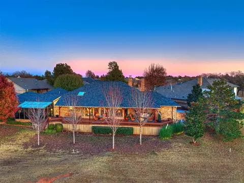 650 E Oak Pl, Edmond, OK 73025