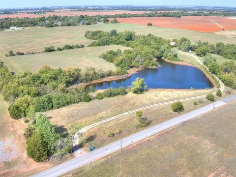 215 N Cemetery Rd, Tuttle, OK 73089