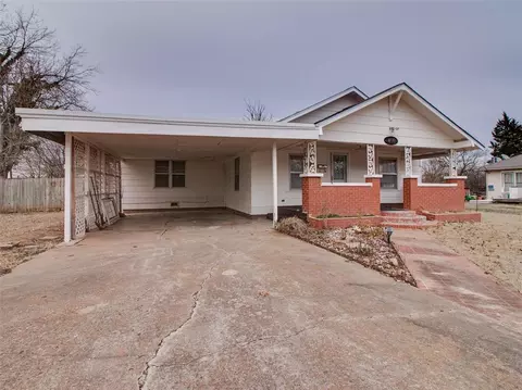 409 W 8th St, Stroud, OK 74079