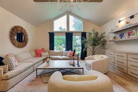 Living - 4420 Trophy Dr, Norman, OK 73072 photo 4 of 6