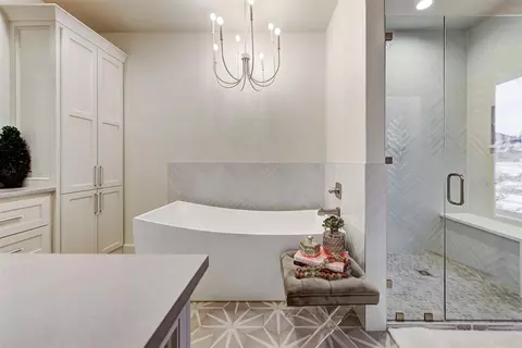 Bath - 4420 Trophy Dr, Norman, OK 73072 photo 1 of 7