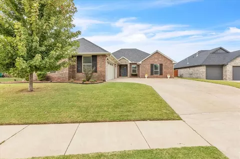 10809 Mountain Fork Dr, Yukon, OK 73099
