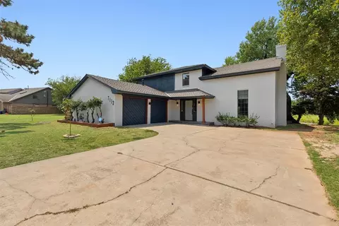 7113 N Lakeway Dr, Warr Acres, OK 73132