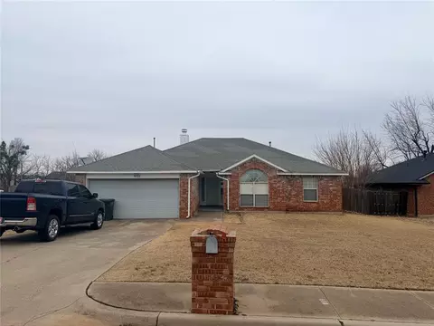 903 Queens Cir, Edmond, OK 73034