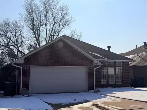 Exterior - 2016 Emerald Brook Ct, Edmond, OK 73003 photo 2 of 2
