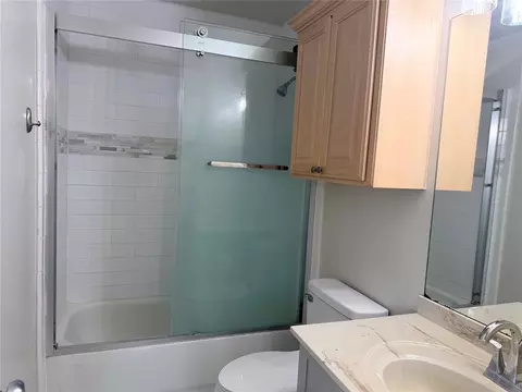 Bath - 2016 Emerald Brook Ct, Edmond, OK 73003 photo 2 of 2