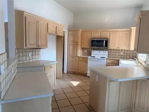 Kitchen - 2016 Emerald Brook Ct, Edmond, OK 73003 photo 1 of 1