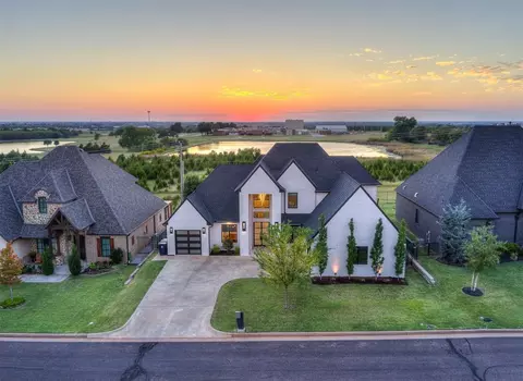 15713 James Thomas Ct, Edmond, OK 73013